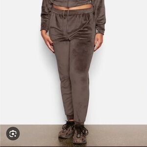 SKIMS Velour Joggers